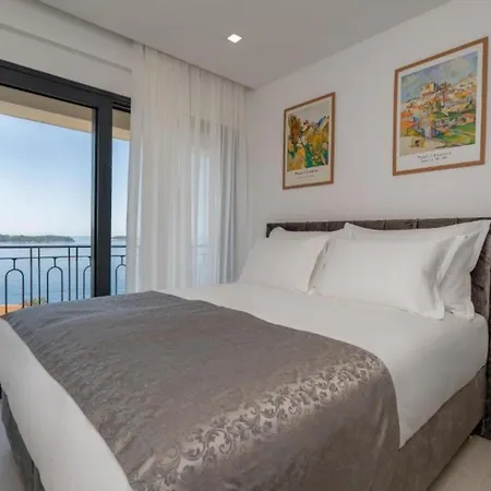Lux Mariva Villa *