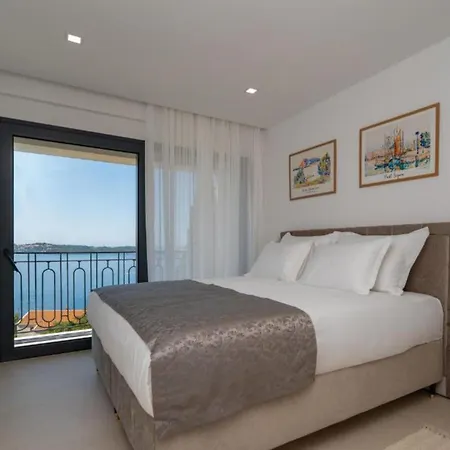 Lux Mariva Villa *